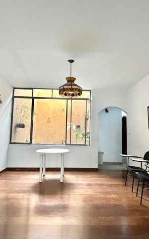 Casa à venda com 246m², 4 quartos e 4 vagasSala