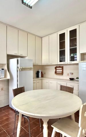 Casa à venda com 246m², 4 quartos e 4 vagasCozinha