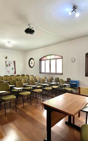 Casa à venda com 246m², 4 quartos e 4 vagasSala