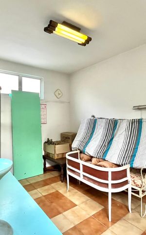 Casa à venda com 246m², 4 quartos e 4 vagasFundos