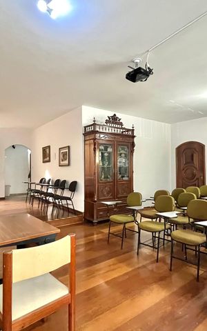 Casa à venda com 246m², 4 quartos e 4 vagasSala