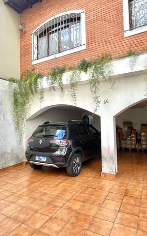 Casa à venda com 246m², 4 quartos e 4 vagasGaragem