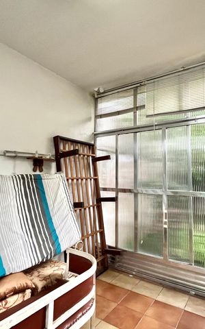 Casa à venda com 246m², 4 quartos e 4 vagasFundos