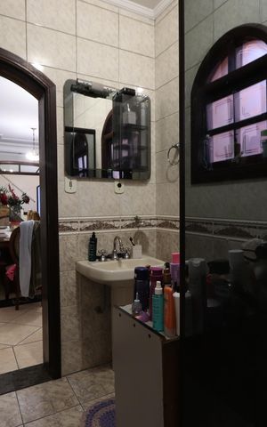 Casa à venda com 446m², 3 quartos e 4 vagasBanheiro Social