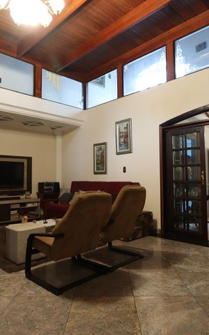 Casa à venda com 446m², 3 quartos e 4 vagasSala