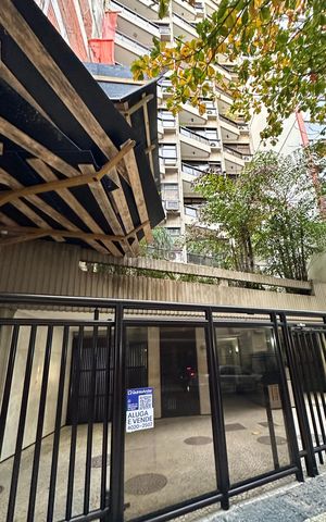Apartamento à venda com 167m², 4 quartos e 2 vagas Apartamento à venda com 167m², 4 quartos e 2 vagasPlaquinha