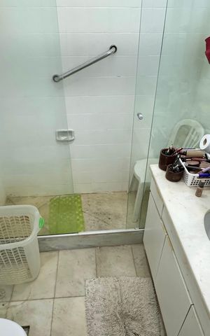 Apartamento à venda com 167m², 4 quartos e 2 vagas Apartamento à venda com 167m², 4 quartos e 2 vagasBanheiro da Suíte 1