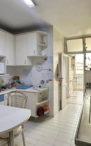 Apartamento à venda com 167m², 4 quartos e 2 vagas Apartamento à venda com 167m², 4 quartos e 2 vagasCozinha