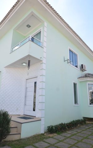 Casa de condomínio à venda com 400m², 3 quartos e 4 vagasFachada