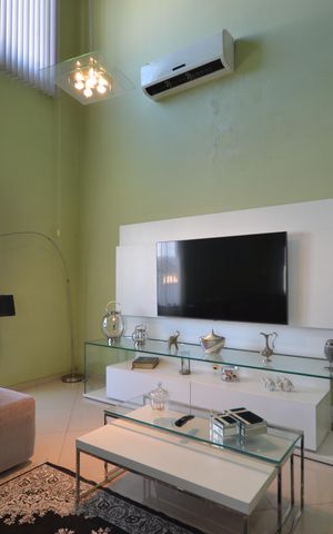 Casa de condomínio à venda com 400m², 3 quartos e 4 vagasSala