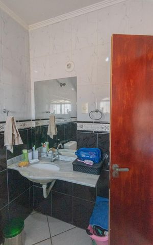 Casa à venda com 200m², 3 quartos e 3 vagas Casa à venda com 200m², 3 quartos e 3 vagasBanheiro da Suíte 2