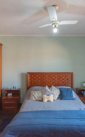 Casa à venda com 200m², 3 quartos e 3 vagas Casa à venda com 200m², 3 quartos e 3 vagasSuíte 2