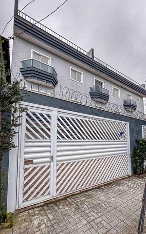 Casa à venda com 46m², 2 quartos e 2 vagas Casa à venda com 46m², 2 quartos e 2 vagasFachada