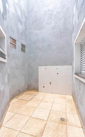 Casa à venda com 46m², 2 quartos e 2 vagas Casa à venda com 46m², 2 quartos e 2 vagasÁrea de Serviço