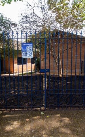 Casa à venda com 1500m², 3 quartos e 4 vagasFachada