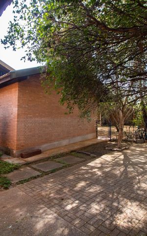 Casa à venda com 1500m², 3 quartos e 4 vagasÁrea Externa