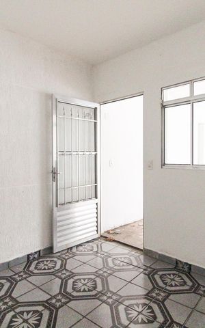 Casa à venda com 250m², 1 quarto e 2 vagas Casa à venda com 250m², 1 quarto e 2 vagasSala