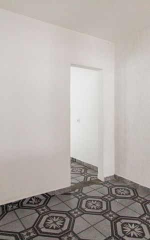 Casa à venda com 250m², 1 quarto e 2 vagas Casa à venda com 250m², 1 quarto e 2 vagasSala