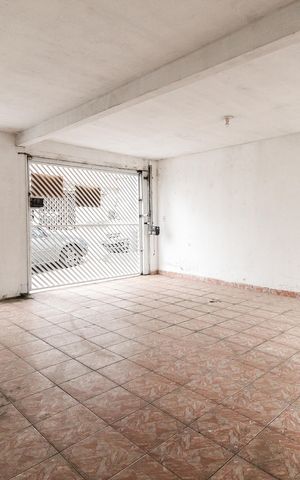 Casa à venda com 250m², 1 quarto e 2 vagas Casa à venda com 250m², 1 quarto e 2 vagasGaragem