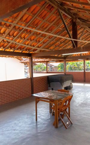 Casa à venda com 352m², 3 quartos e 5 vagas Casa à venda com 352m², 3 quartos e 5 vagasÁrea comum