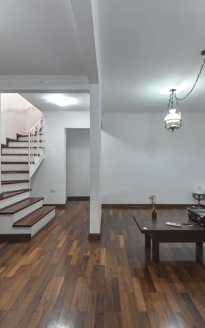 Casa à venda com 180m², 3 quartos e 2 vagasSala