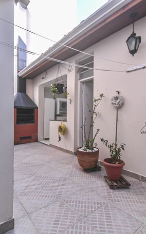 Casa à venda com 180m², 3 quartos e 2 vagasQuintal
