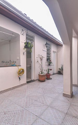 Casa à venda com 180m², 3 quartos e 2 vagasQuintal