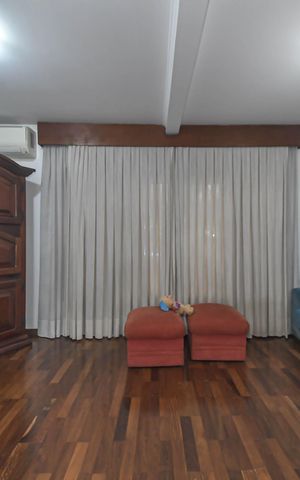 Casa à venda com 180m², 3 quartos e 2 vagasSala