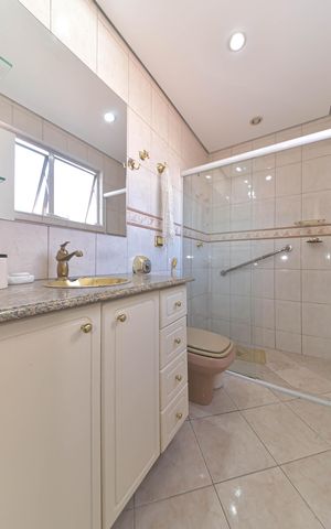 Casa à venda com 180m², 3 quartos e 2 vagasBanheiro da Suíte