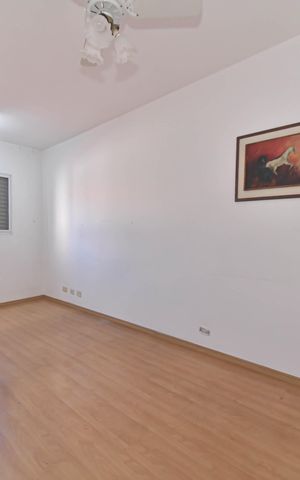 Casa à venda com 180m², 3 quartos e 2 vagasSuíte