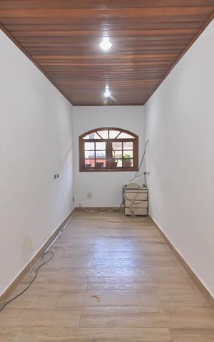 Casa à venda com 180m², 3 quartos e 2 vagasEscritório
