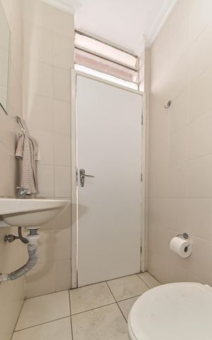 Casa à venda com 180m², 3 quartos e 2 vagasBanheiro de Serviço
