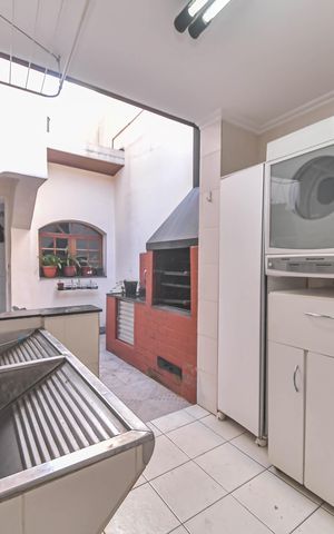 Casa à venda com 180m², 3 quartos e 2 vagasLavanderia