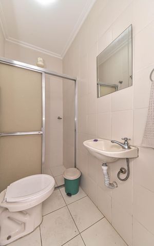 Casa à venda com 180m², 3 quartos e 2 vagasBanheiro de Serviço