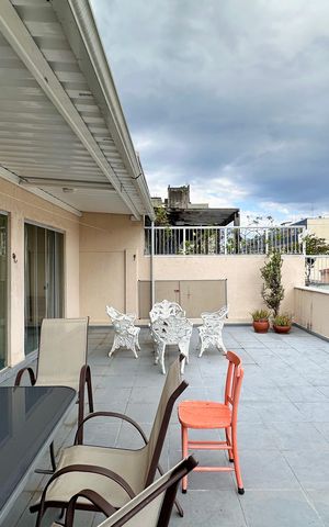 Apartamento à venda com 450m², 6 quartos e sem vaga Apartamento à venda com 450m², 6 quartos e sem vagaVaranda Sala