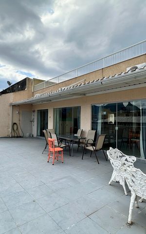 Apartamento à venda com 450m², 6 quartos e sem vaga Apartamento à venda com 450m², 6 quartos e sem vagaVaranda Sala