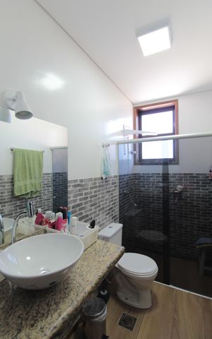 Casa à venda com 249m², 3 quartos e 4 vagasBanheiro Suite 1