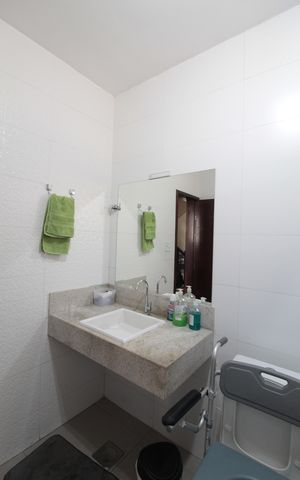 Casa à venda com 249m², 3 quartos e 4 vagasBanheiro Social
