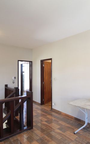 Casa à venda com 249m², 3 quartos e 4 vagasSala