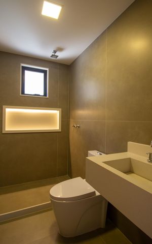 Casa à venda com 330m², 5 quartos e 2 vagas Casa à venda com 330m², 5 quartos e 2 vagasBanheiro da Suíte 2