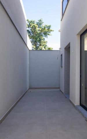 Casa à venda com 330m², 5 quartos e 2 vagas Casa à venda com 330m², 5 quartos e 2 vagasÁrea de Serviço