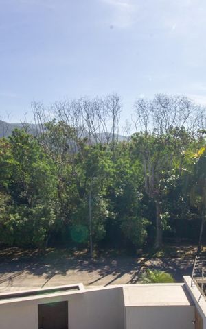 Casa à venda com 330m², 5 quartos e 2 vagas Casa à venda com 330m², 5 quartos e 2 vagasTerraço