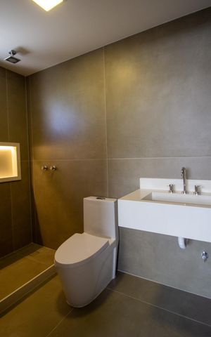Casa à venda com 330m², 5 quartos e 2 vagas Casa à venda com 330m², 5 quartos e 2 vagasBanheiro da Suíte 4