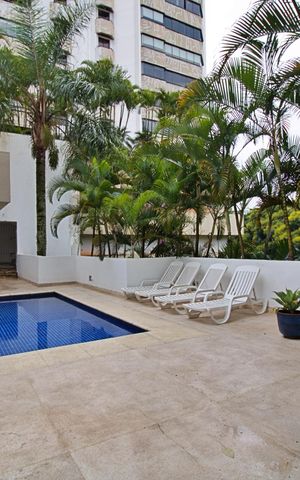 Apartamento à venda com 150m², 3 quartos e 3 vagas Apartamento à venda com 150m², 3 quartos e 3 vagasÁrea comum - Piscina