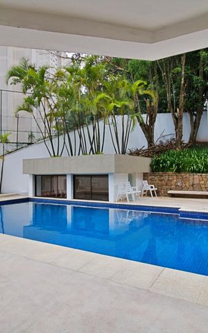 Apartamento à venda com 150m², 3 quartos e 3 vagas Apartamento à venda com 150m², 3 quartos e 3 vagasÁrea comum - Piscina