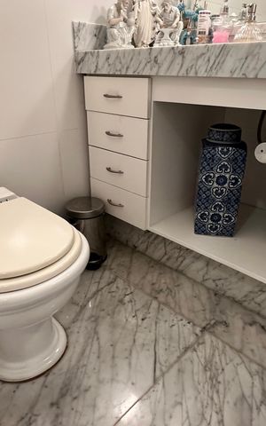 Casa à venda com 508m², 4 quartos e 5 vagas Casa à venda com 508m², 4 quartos e 5 vagasBanheiro Social