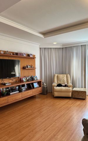 Casa à venda com 508m², 4 quartos e 5 vagas Casa à venda com 508m², 4 quartos e 5 vagasQuarto