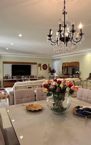 Casa à venda com 508m², 4 quartos e 5 vagas Casa à venda com 508m², 4 quartos e 5 vagasSala