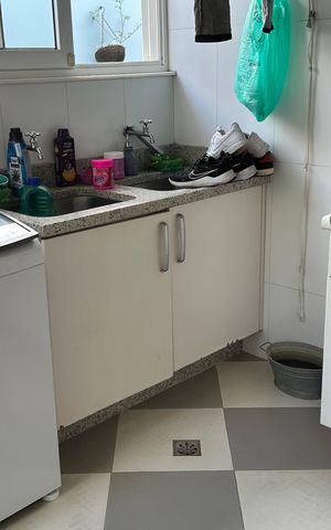 Casa à venda com 508m², 4 quartos e 5 vagas Casa à venda com 508m², 4 quartos e 5 vagasÁrea de Serviço