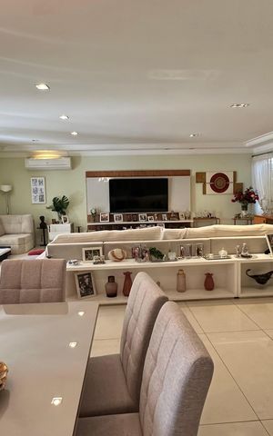 Casa à venda com 508m², 4 quartos e 5 vagas Casa à venda com 508m², 4 quartos e 5 vagasSala